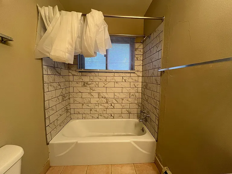 224 Bates Ave — Photo 13