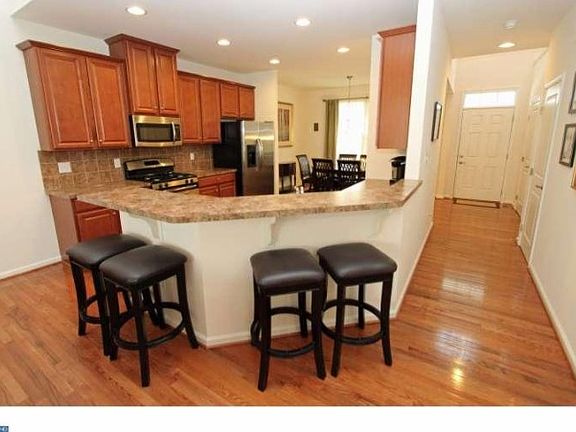 5th image of 519 Hambleton Ln