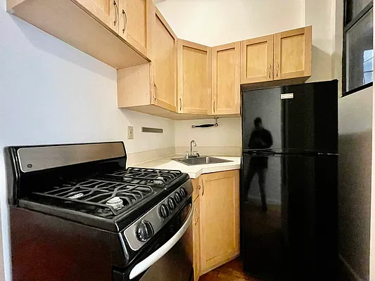 Rented by HOLTON REAL ESTATE INC. | media 18