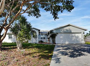 332 SW Hollyhock Ct, Port Saint Lucie, FL 34953