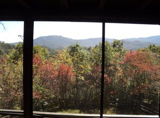 316 Wren Ln, Whittier, NC 28789