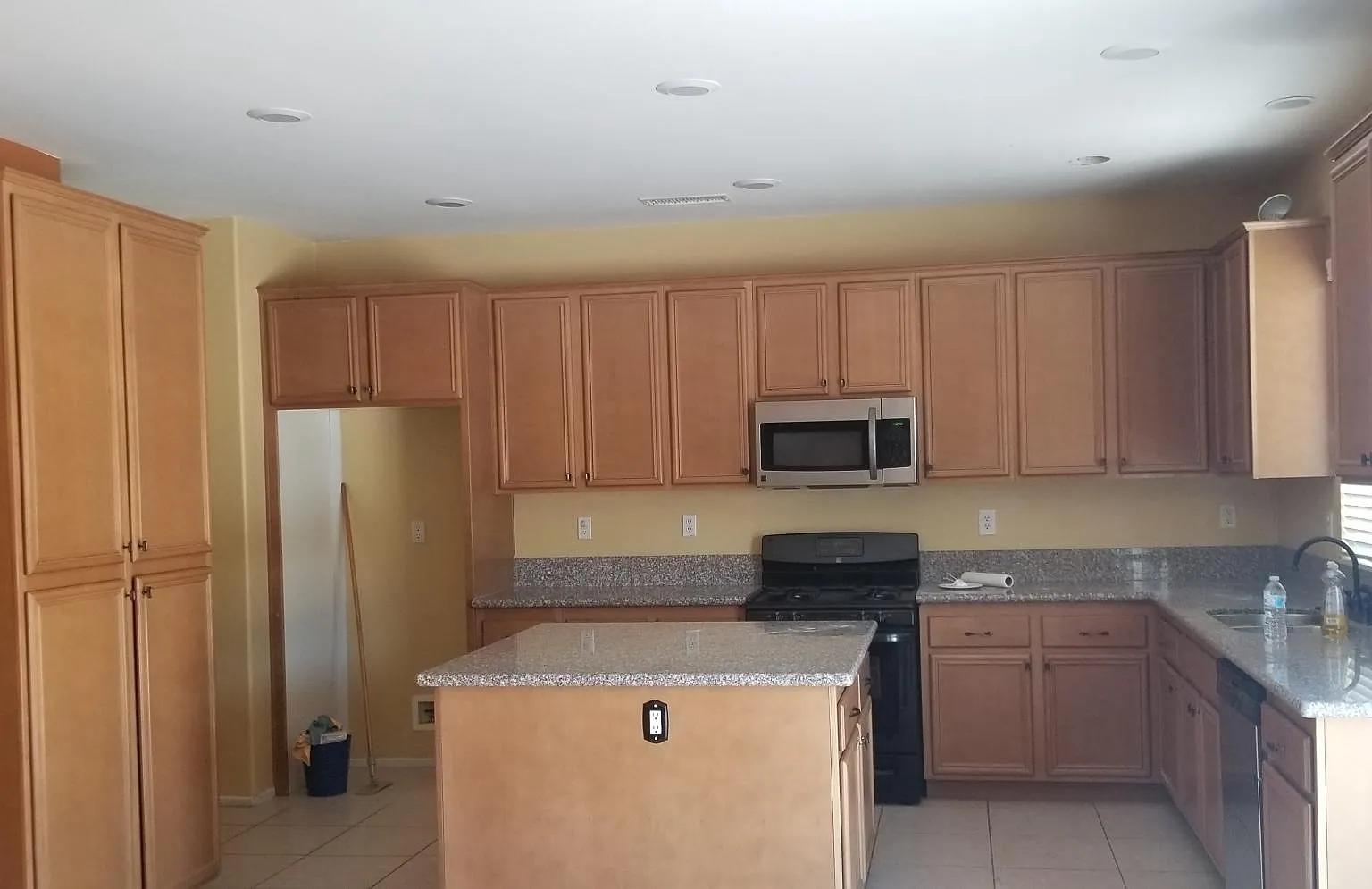 4 bed, 2494 sqft, $2,795 — Photo 2