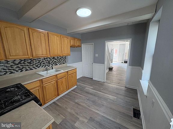 4th image of 3460 Joyce St