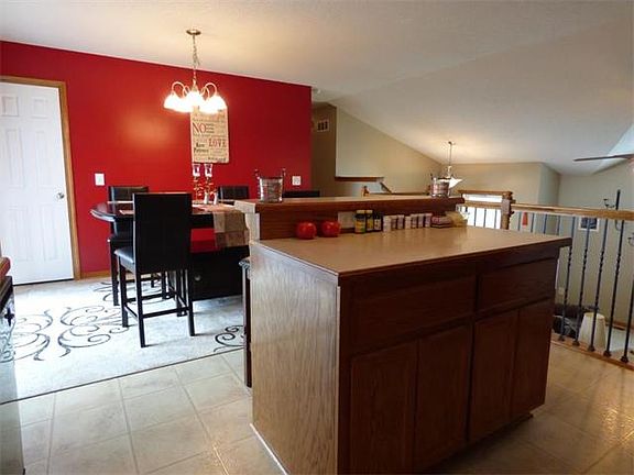 4th image of 1104 Buttercup St