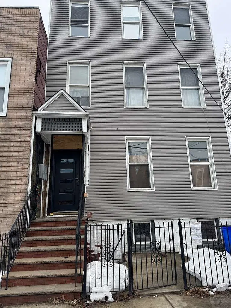 3 bed, 2.0 bath, $2,900 — Photo 1
