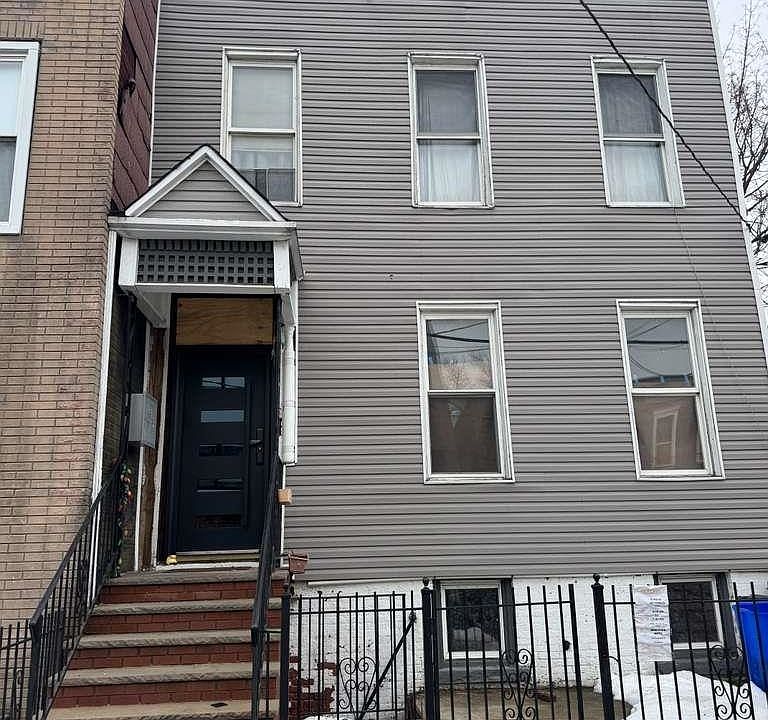 1st image of 192 Halladay St #1