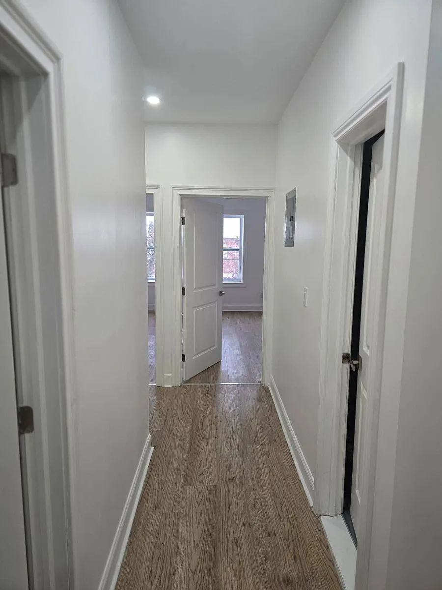 Building Photo - 2050 Strauss St #2