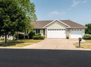 1308 Landmark Dr, Cottage Grove, WI 53527