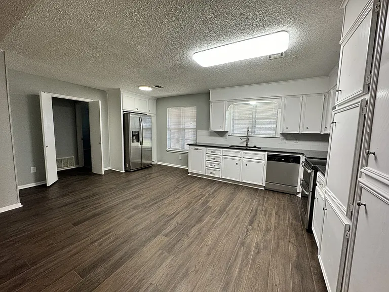 140 Towne West Dr — Photo 14