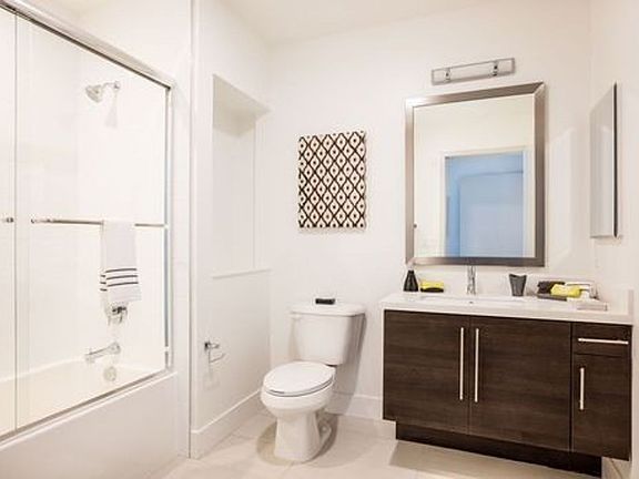 4th image of 11811 Culver Blvd #401