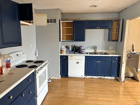 3rd image of 4114 Carondelet Blvd