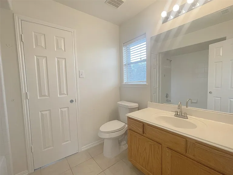 18807 Harbor Key Cir — Photo 15