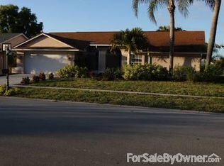 10440 Regent Cir, Naples, FL 34109