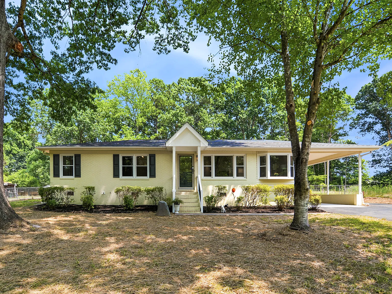 3 bed, 2830 sqft, $2,700 — Photo 2