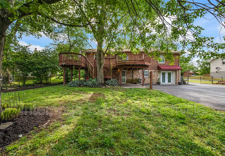 7020 Bonnamere Dr — Photo 31