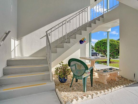 5th image of 1117 Lake Terrace #107