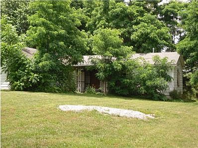 2nd image of 122 Rose Ln