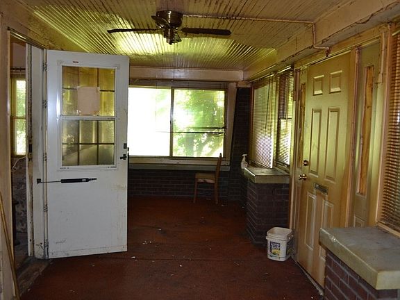 5th image of 917-919 S Burlington Dr