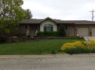 904 Frank Marshall Dr, Marysville, KS 66508