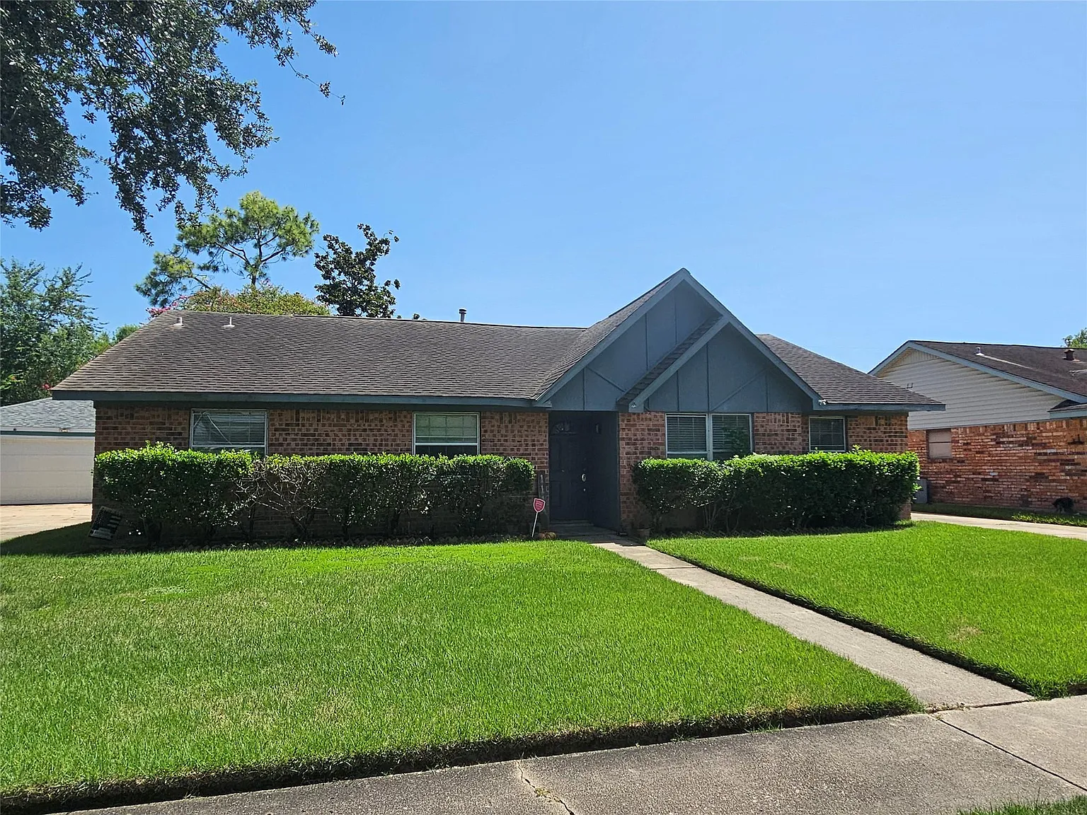 4 bed, 2.0 bath, 1992 sqft, $2,150 — Photo 1