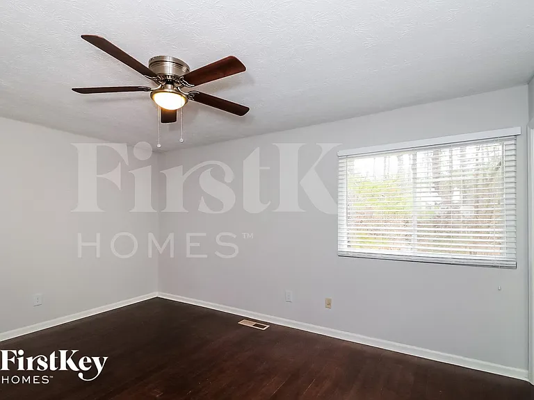 405 Sheringham Ct — Photo 7