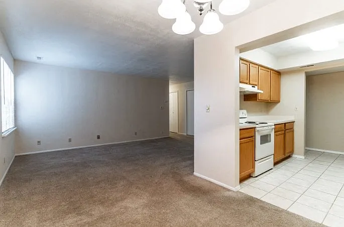Hillcrest Apartments — Photo 7