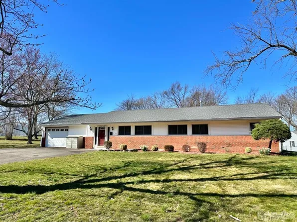 136 Kendall Rd, Kendall Park, NJ 08824