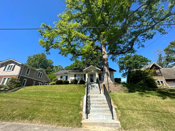 615 N Center St, Hickory, NC 28601
