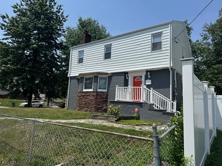 351 Ogden St — Photo 12