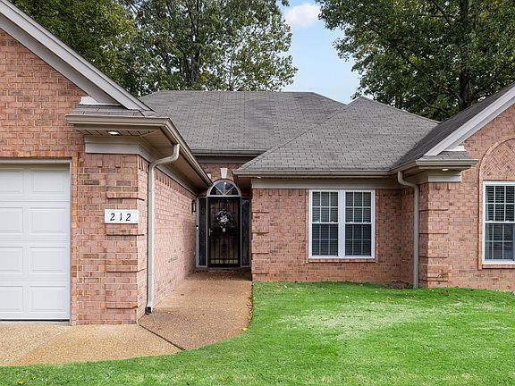 3rd image of 212 S Aberdeen Dr
