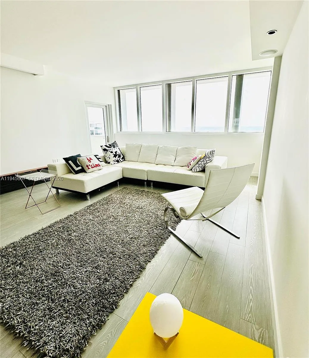 Building Photo - 10275 Collins Ave #1520