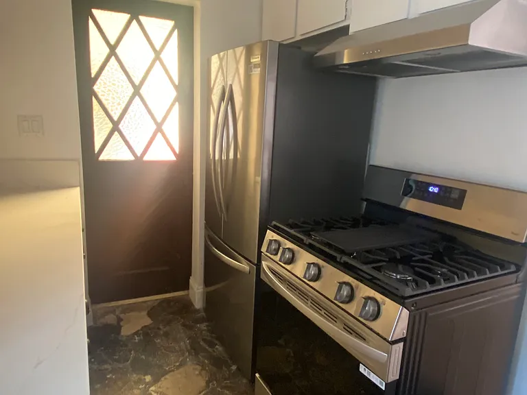 2410 Palm Dr #C — Photo 9