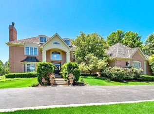 30 New Abbey Dr, Inverness, IL 60010