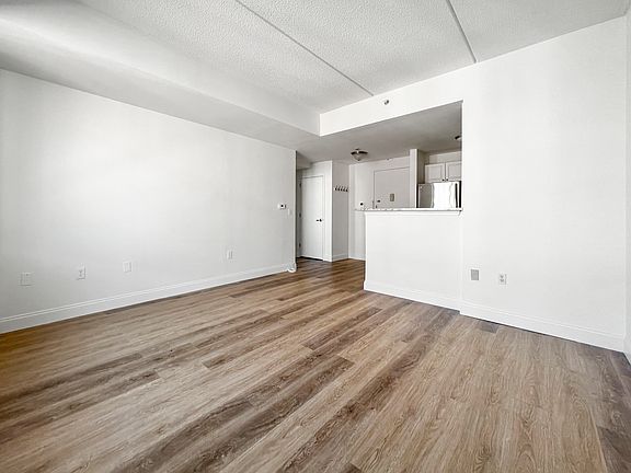 3rd image of 304 W 117th St Front 3W