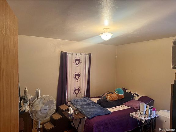 2nd image of 4308 S Grand Traverse St