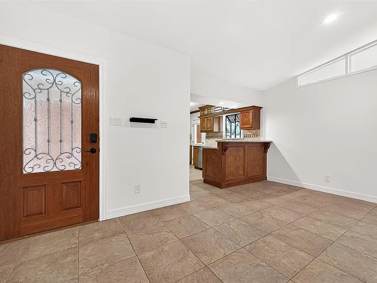 5422 Hummingbird St — Photo 2