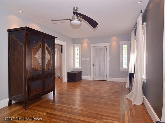 3rd image of 31 Willis St