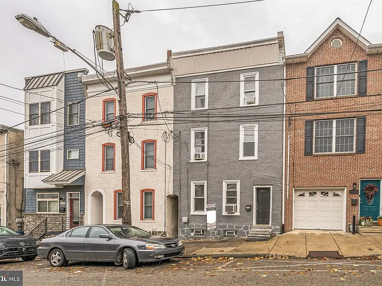 4658 Mansion St — Photo 2