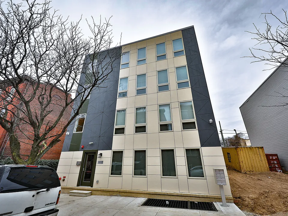1322 N Franklin St #1