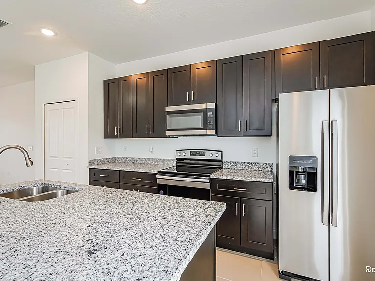 1243 Amazon Ln — Photo 3