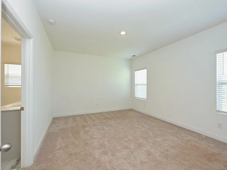 161 Crabourne Dr — Photo 41
