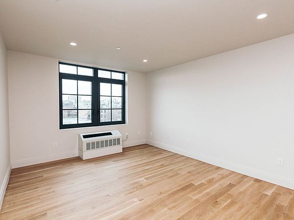 4th image of 1007 Atlantic Ave APT 4E