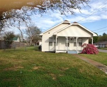 2700 Avenue D, Nederland, TX, 77627