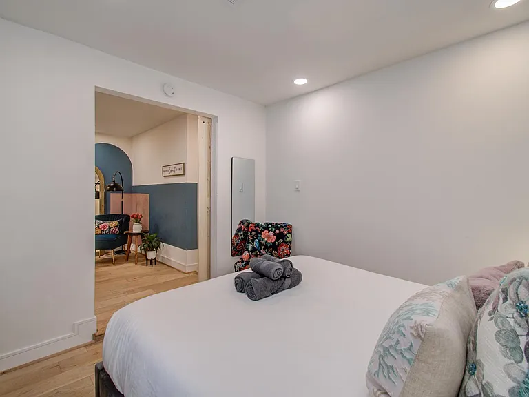 9219 Kempwood Dr — Photo 8