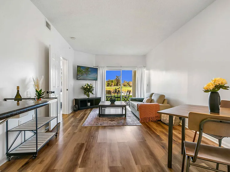 2040 Greenview Shores Blvd #203 — Photo 6