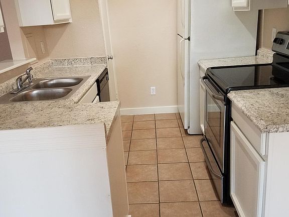 4th image of 421 W San Antonio St