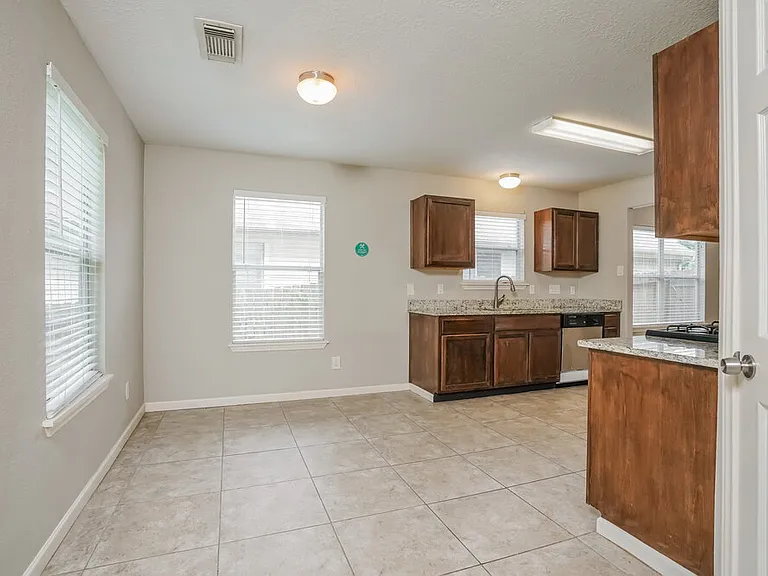 2823 Cypress Island Dr — Photo 9