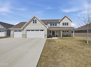 5943 Sylvia Cir, Grand Forks, ND 58201