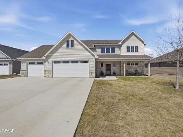 5943 Sylvia Cir, Grand Forks, ND 58201