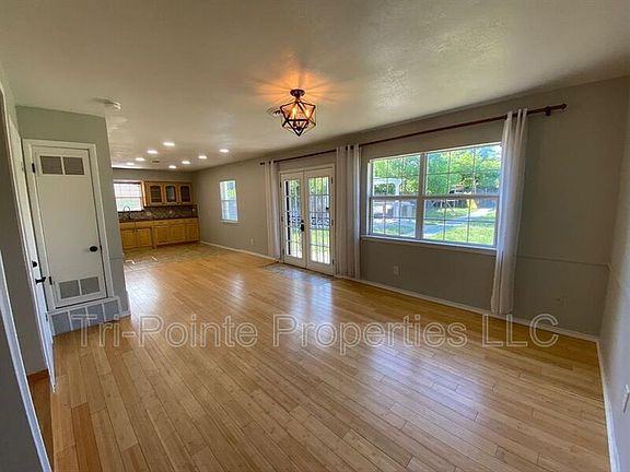 3rd image of 7828 Abbott Dr